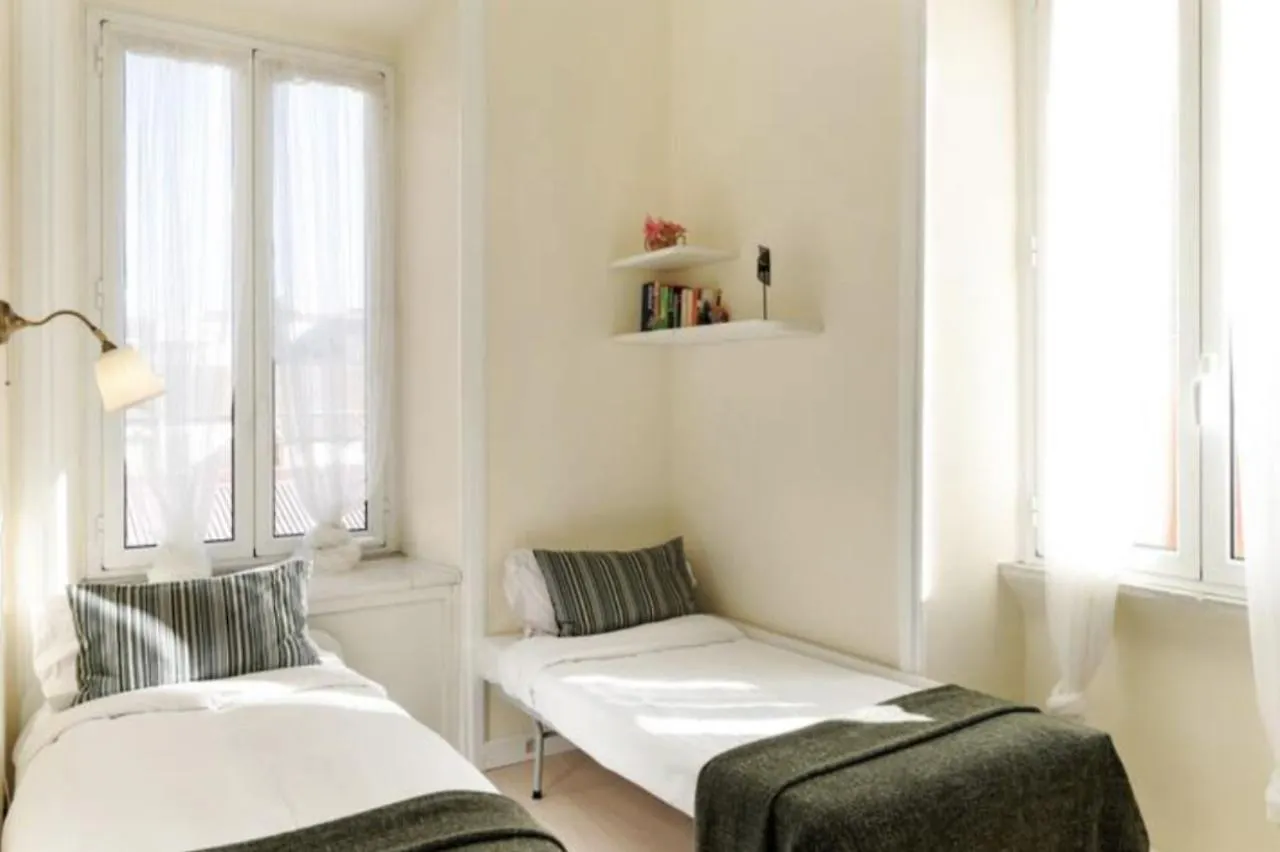 Sunny Flat In Elegant Building Close To Colosseum Рим 0*,  Италия