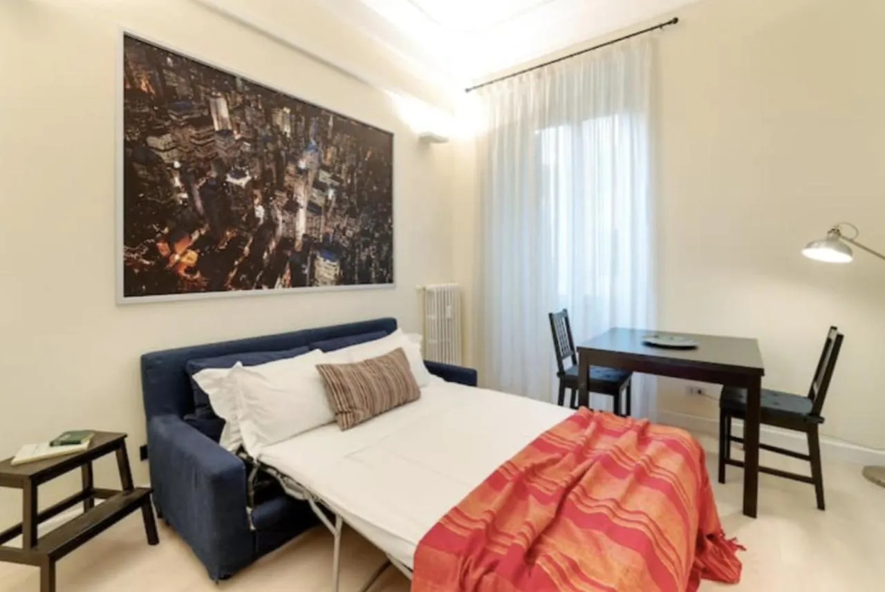 Апартаменты Sunny Flat In Elegant Building Close To Colosseum Рим