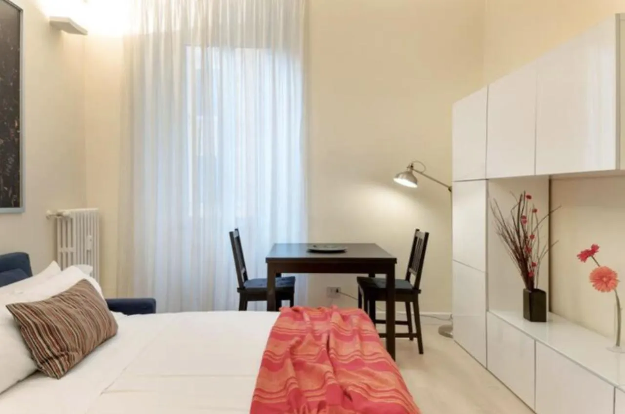 Sunny Flat In Elegant Building Close To Colosseum Рим Апартаменты