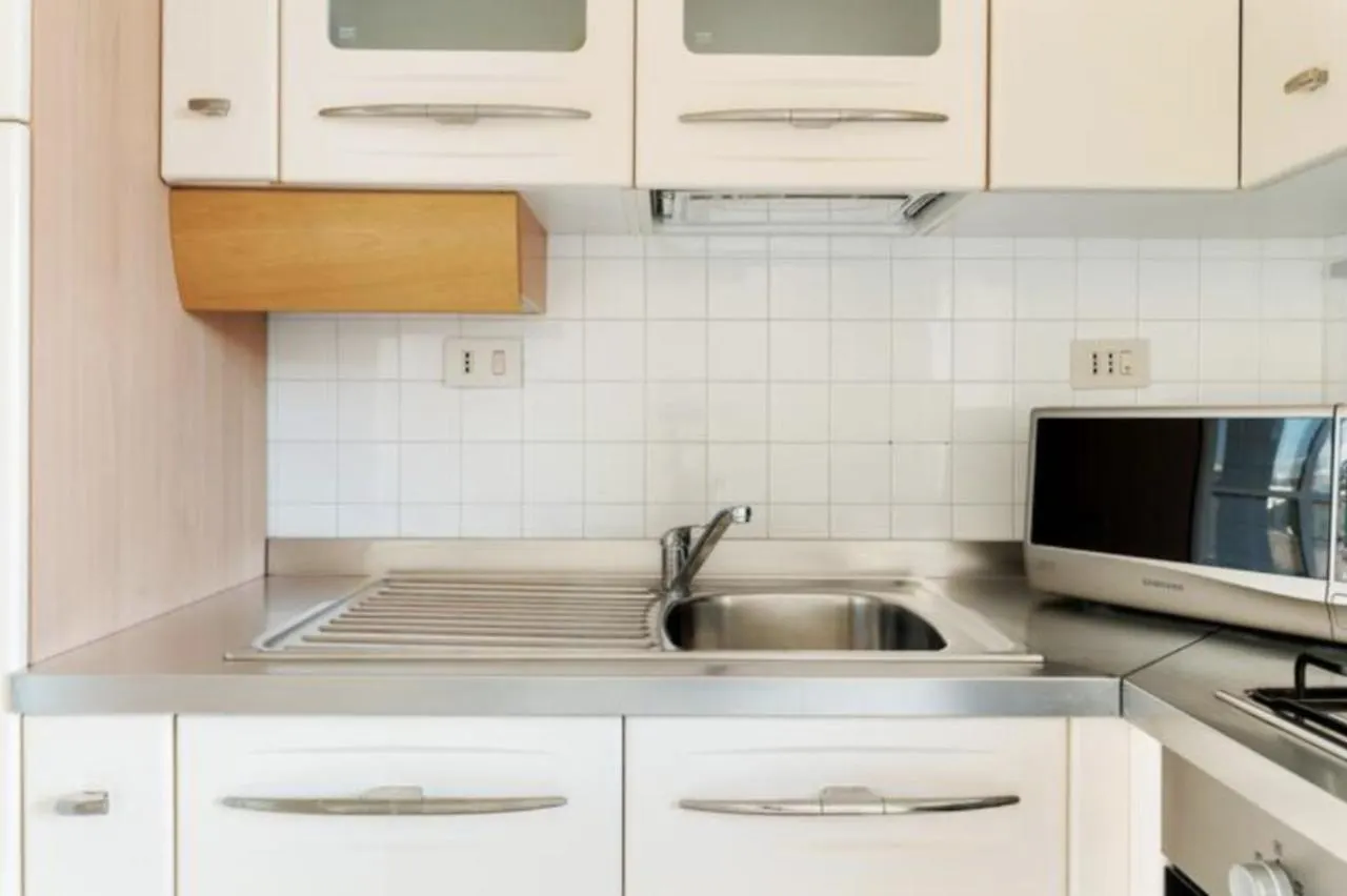 Апартаменты Sunny Flat In Elegant Building Close To Colosseum Рим