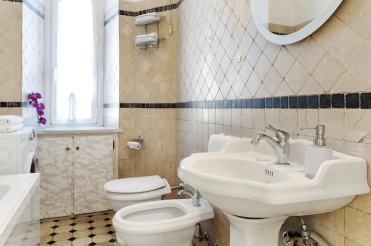 Sunny Flat In Elegant Building Close To Colosseum Рим