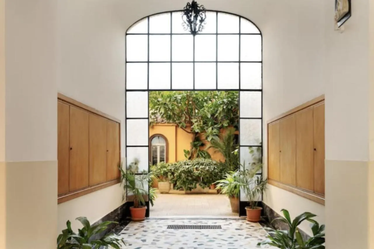 Sunny Flat In Elegant Building Close To Colosseum Рим Апартаменты